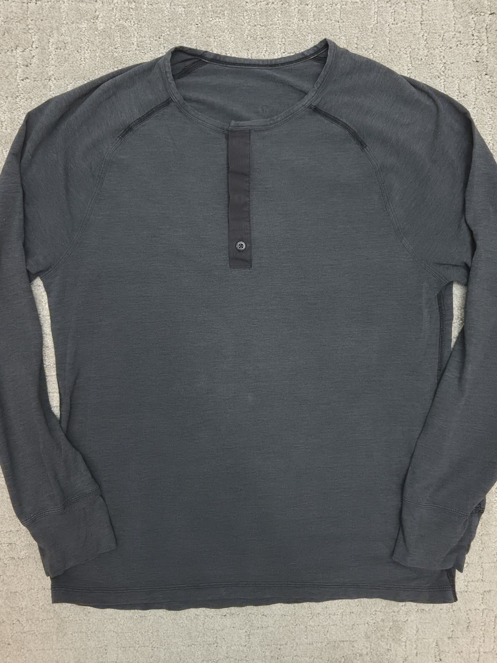 Lululemon Henley Long Sleeve Shirt Mens Medium Grey Metal Vent Tech Athleisure